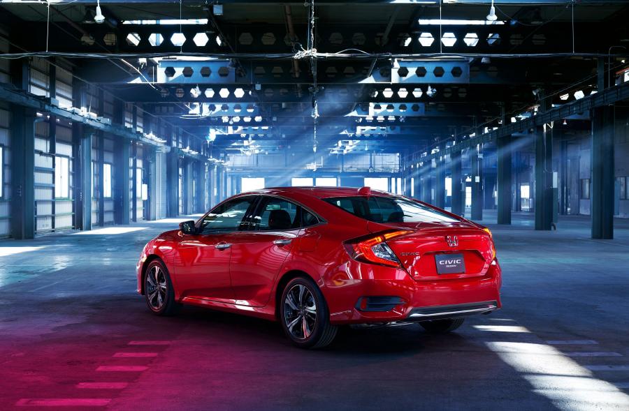  Honda Civic Sedan (FC) 2019 года  (JP) (фото 4 из 13)